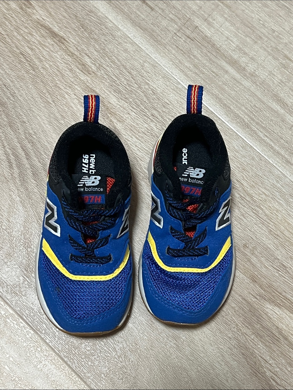 New Balance Kids Blue and Yellow Athletic Sneakers 6